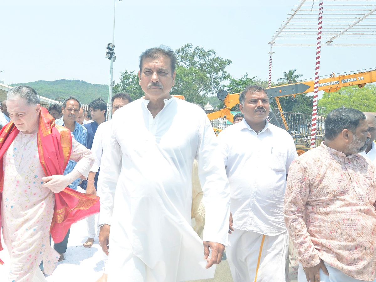 Ex Cricketer Ravi Shastri Visit Tirupati Temple Photos16
