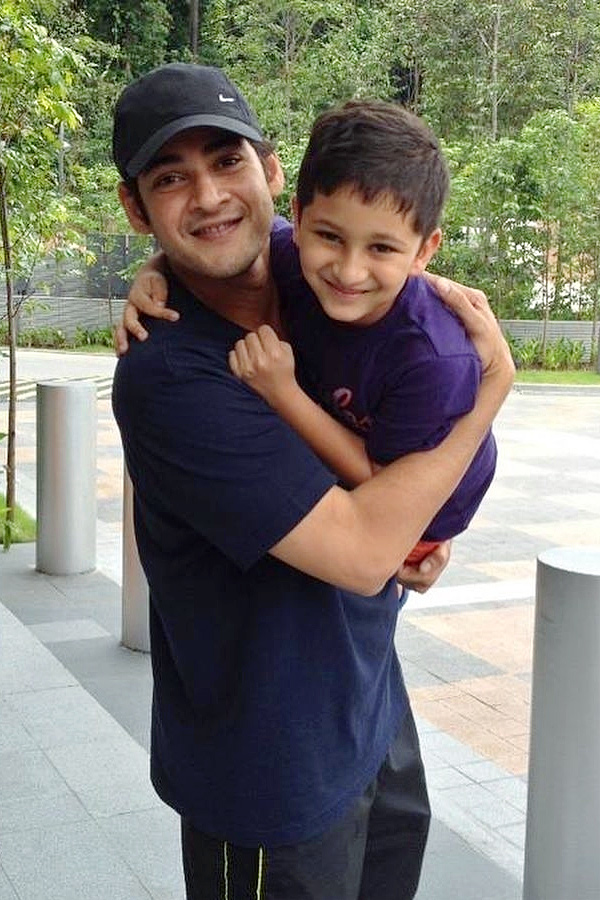 Hero Mahesh Babu Son Gautam Impressed His Acting, will he enter In Tollywood? Photos 6