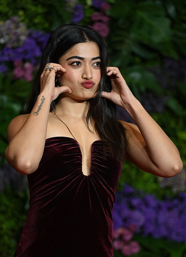 Indian Top Actress And Actors Attend Vijan production house Maddock Films success party3