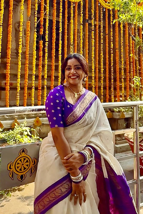 Niharika, Vithika And Bhargavi Ambati at Bhadrachalam Temple on Sri Rama Navami Photos4