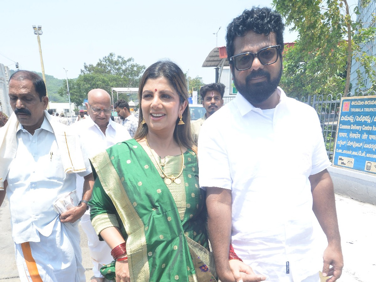 Telugu Tamil Actress Rambha Spotted At Tirumala Temple With Her Husband Photos11