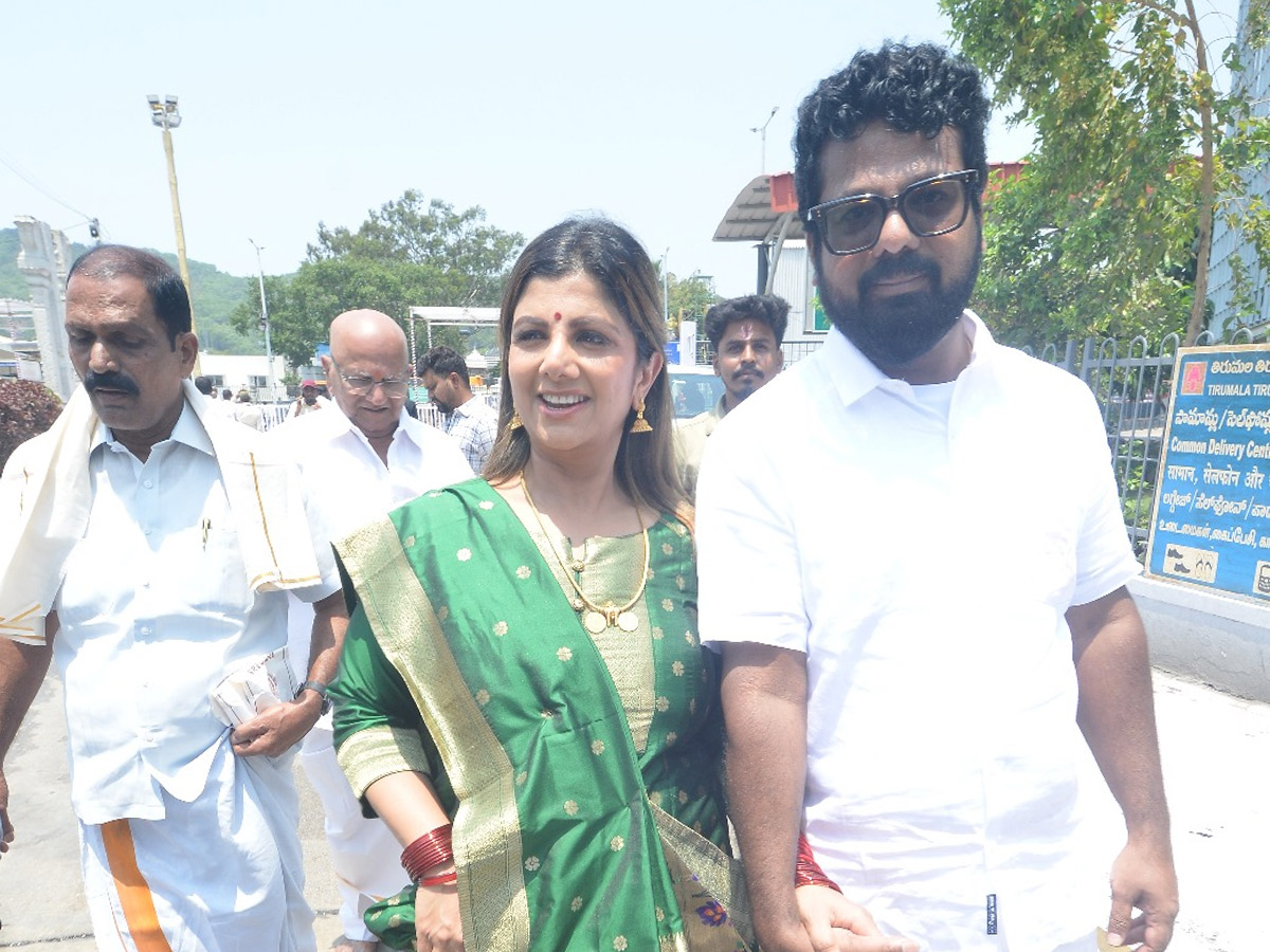 Telugu Tamil Actress Rambha Spotted At Tirumala Temple With Her Husband Photos12