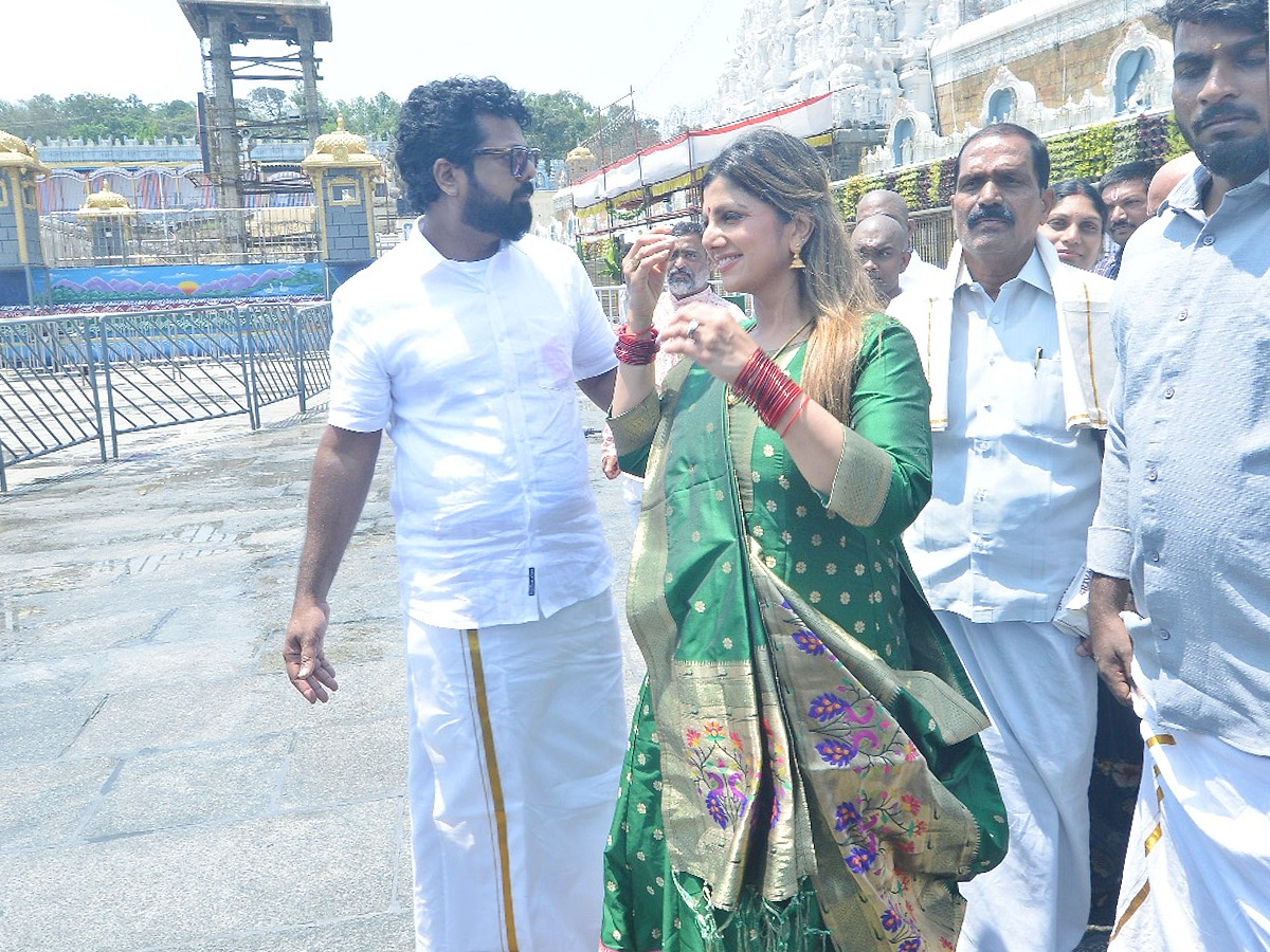 Telugu Tamil Actress Rambha Spotted At Tirumala Temple With Her Husband Photos2
