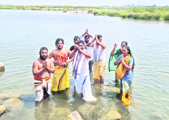 బీచుపల్లిలో ముగిసిన పంచాహ్నిక బ్రహ్మోత్సవాలు
1