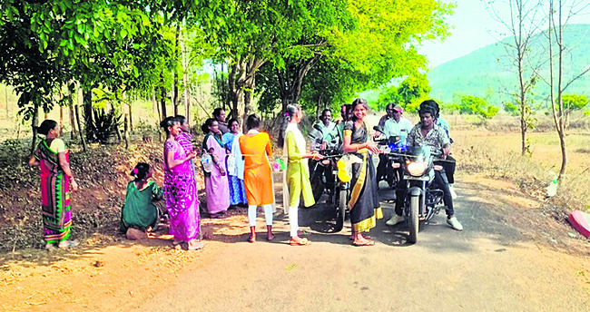 ఘనంగా ఇటుకల పండగ ప్రారంభం 1