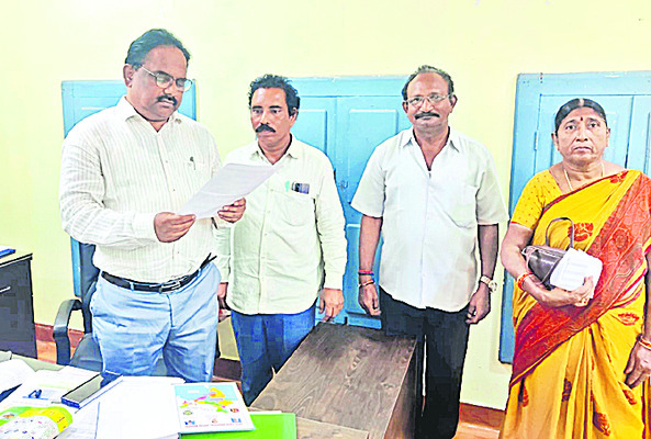 ఎయిడెడ్‌ ఉపాధ్యాయుల జీతాలు వెంటనే చెల్లించాలి 1