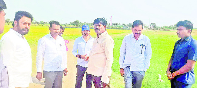 బీఆర్‌ఎస్‌ రజతోత్సవ సభాస్థలి పరిశీలన 
1