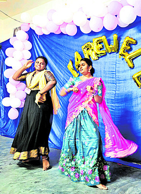 విజయవాడ మీదుగావేసవి ప్రత్యేక రైళ్లు 1