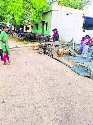 విరిగిన విద్యుత్‌ స్తంభం1