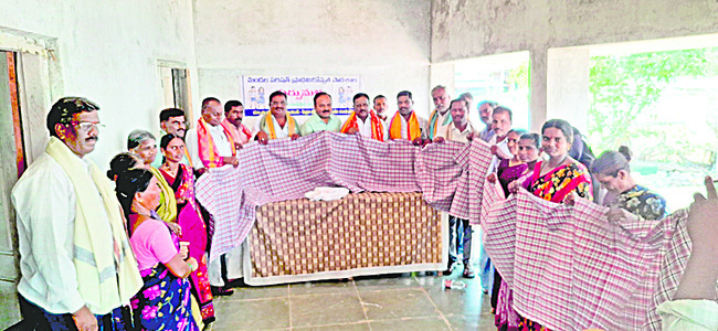 సుపరిపాలనలో  చీమల్‌దరి బెస్ట్‌ 
1