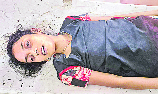 అనుమానాస్పద స్థితిలో ఉద్యోగిని మృతి 1