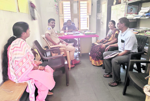 కేజీబీవీలో డీఈఓ విచారణ 
1