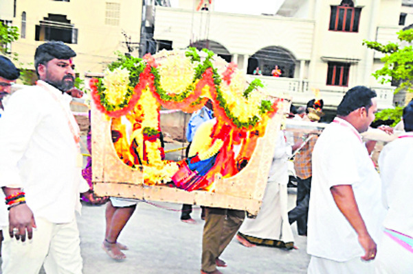 వధూవరులుగా దుర్గామల్లేశ్వరులు 1