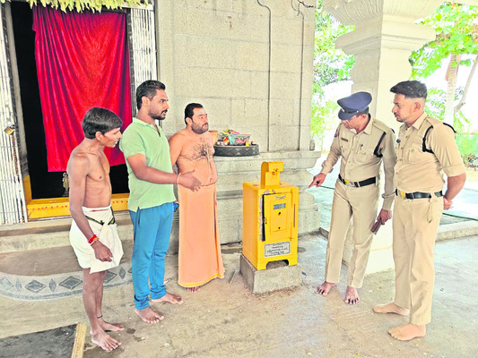 బంగారం దుకాణంలో చోరీ1