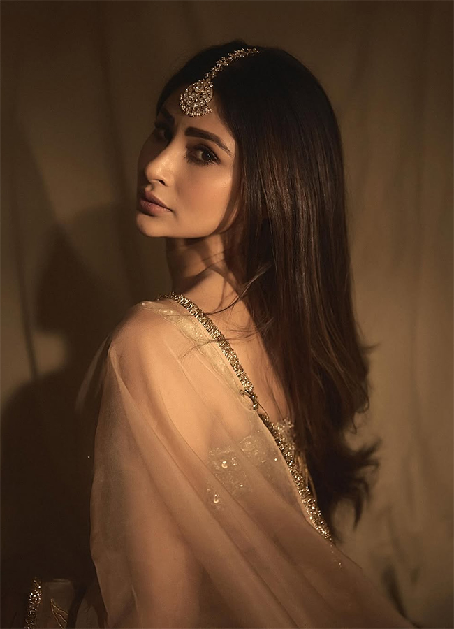Actress Mouni Roy Latest Pics18