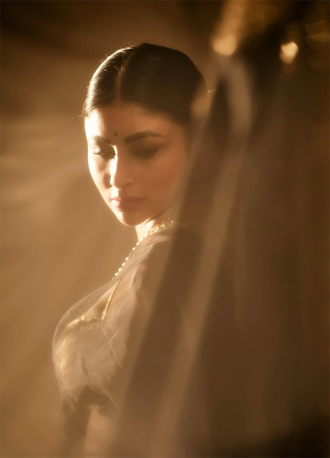 Actress Mouni Roy Latest Pics5