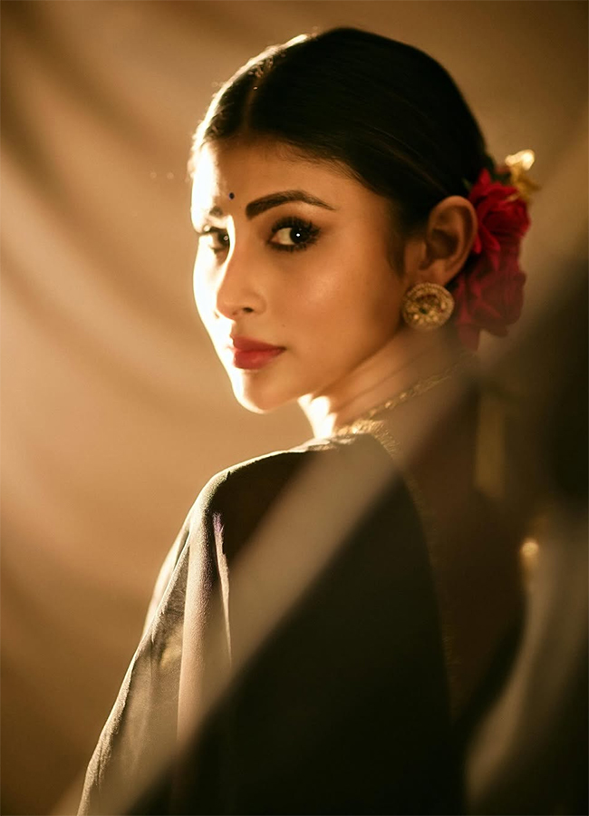 Actress Mouni Roy Latest Pics8
