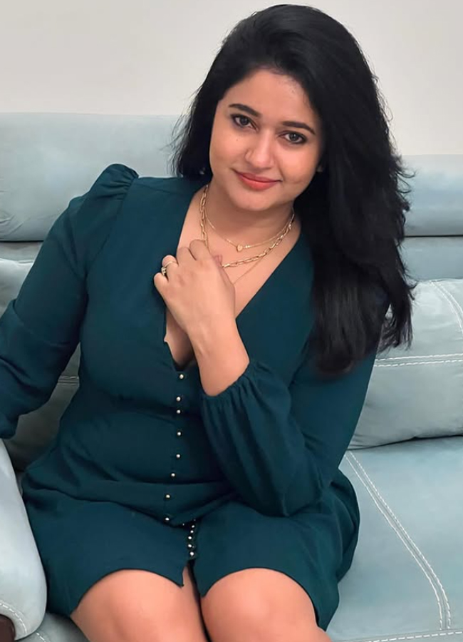 Poonam Bajwa Mind Blowing Photo Stills9