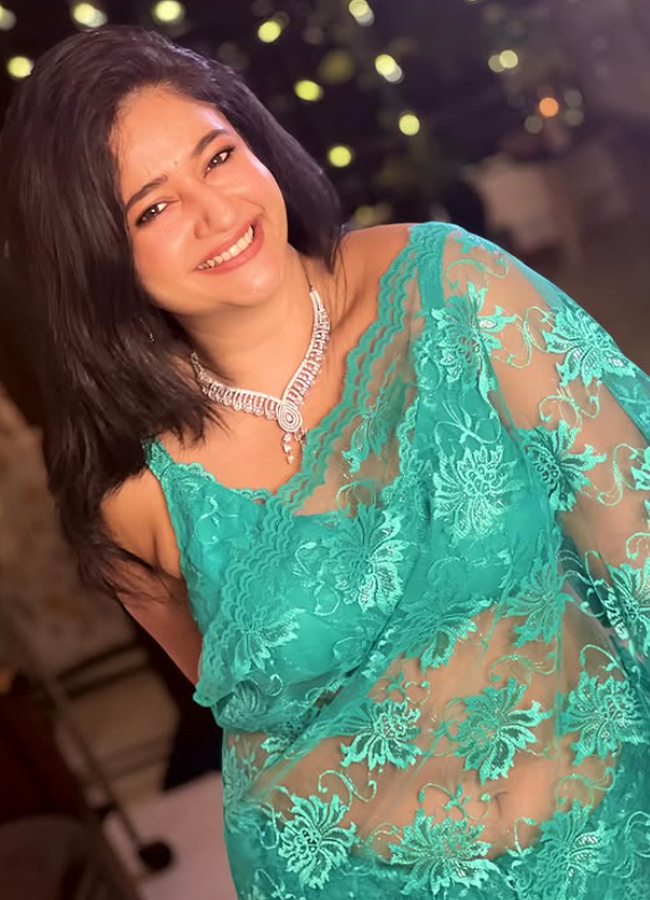 Poonam Bajwa Mind Blowing Photo Stills6