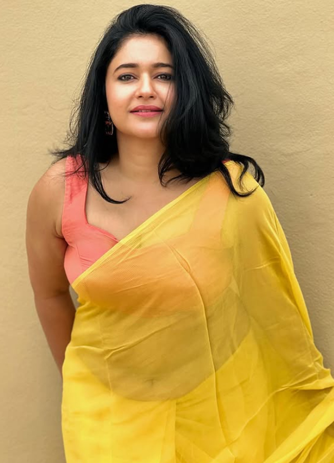 Poonam Bajwa Mind Blowing Photo Stills2