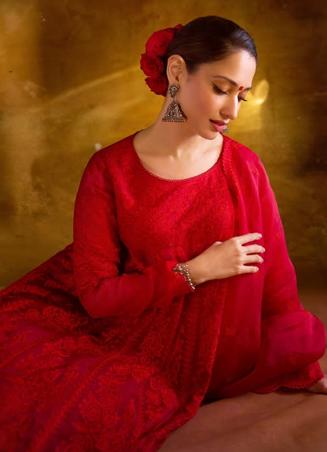 Tamannaah Bhatia With Roses, Blob On Forehead11