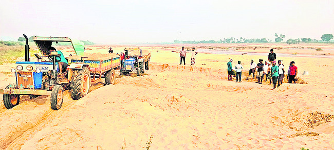 రెచ్చిపోతున్న కూటమి నేతలు
1