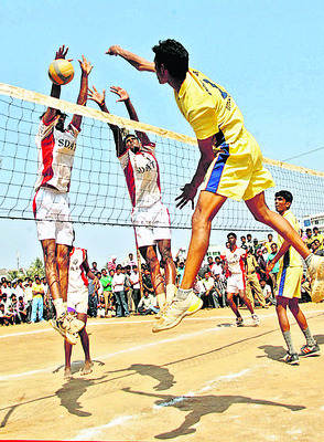 ఆటాడుకుందాం రా..! 1