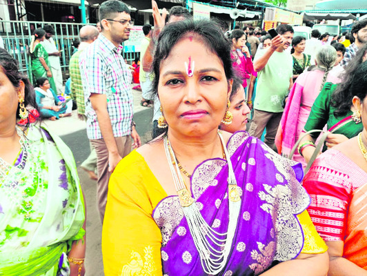 భక్తులకు అష్టకష్టాలు4