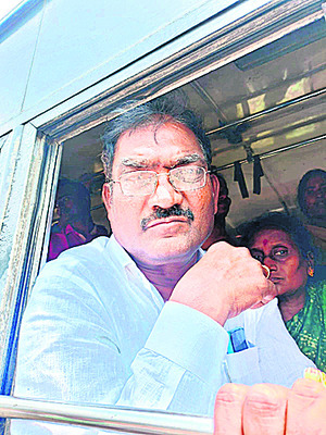 భక్తులకు అష్టకష్టాలు3