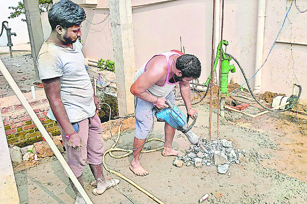 సృష్టి కర్తా శ్రమ జీవే.. 1
