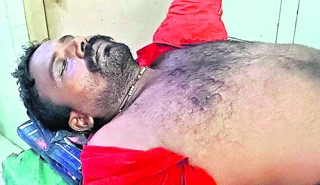 హైస్కూల్ గ్రౌండ్లో మద్యం సేవించిన ఇద్దరిపై కేసు 1