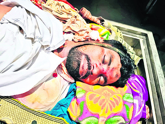 రోడ్డు ప్రమాదంలో ఇద్దరు వైఎస్సార్‌సీపీ నాయకులు మృతి1