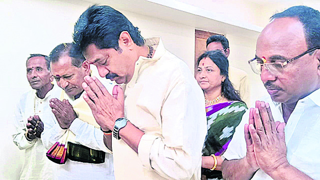 కళాక్షేత్రాన్ని సందర్శించిన మాజీ ఎంపీ బెల్లాన 1
