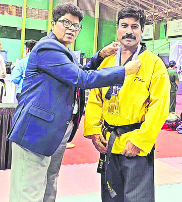 జిల్లా టీకాల అధికారిగా  రత్న మన్మోహన్‌ 
1