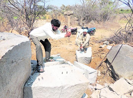 ‘బండ’బారిన బతుకులు1