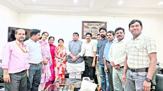 నేటి నుంచి పింఛన్ల పంపిణీ 1