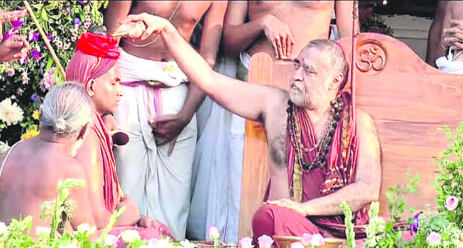 కంచి పీఠం ఉత్తరాధికారిగా గణేశ శర్మకు బాధ్యతలు3