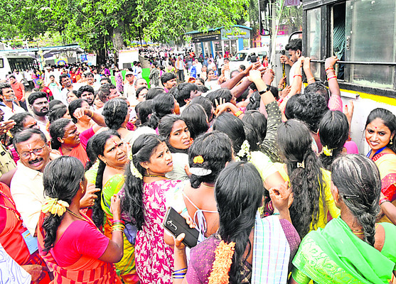 భక్తులకు అష్టకష్టాలు1