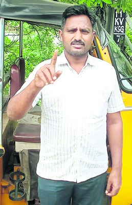 హక్కుల పోరుకు నెత్తుటి తిలకం1