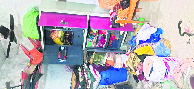 తాళం వేసిన రెండిళ్లల్లో చోరీ
1
