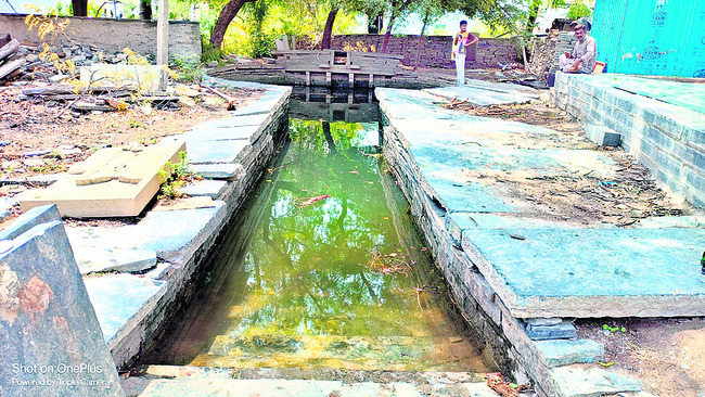 యువకుడిని మింగిన బావి!1
