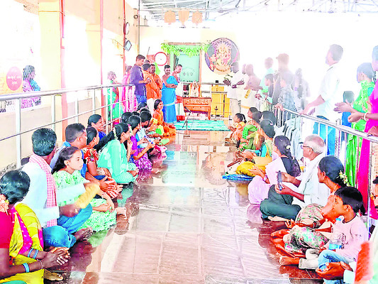విజయం దక్కాలని ప్రత్యేక పూజలు1