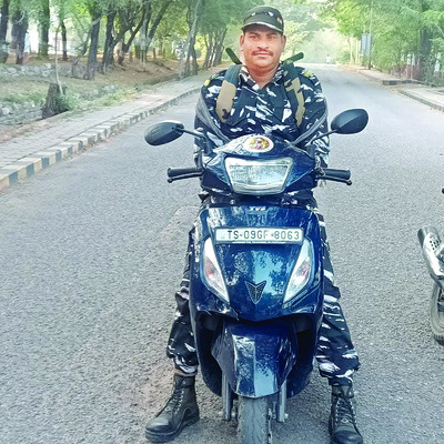హుటాహుటిన విధుల్లోకి వెళ్లిన మద్నూర్ జవాన్
1