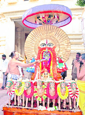 సూర్య, చంద్ర ప్రభలపై మెరిసిన శ్రీవారు 2