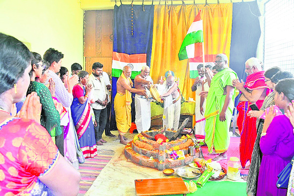 ‘సిందూర్’ విజయవంతం కావాలని పూజలు
1