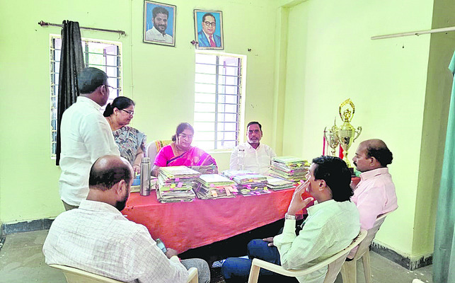 వృద్ధుల పట్ల ప్రత్యేకశ్రద్ధ వహించాలి2