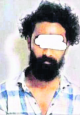 వాహనదారులను దోచుకుంటున్న ఇద్దరు అరెస్టు1
