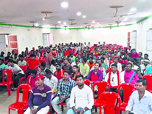 సమస్యలతో దేశం కొట్టుమిట్టాడుతోంది1