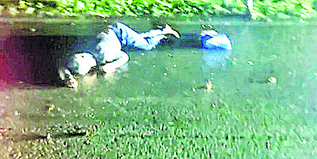 రోడ్డు ప్రమాదంలో ఇద్దరు దుర్మరణం1