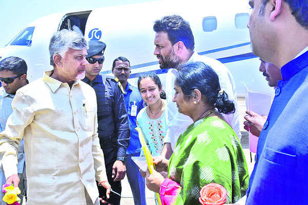 బస్సు బోల్తా –15 మందికి గాయాలు1